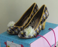 Poetic License -Sz 37 6.5 Funky Vintage-Inspired Pumps Picnic Ready Heels Bow