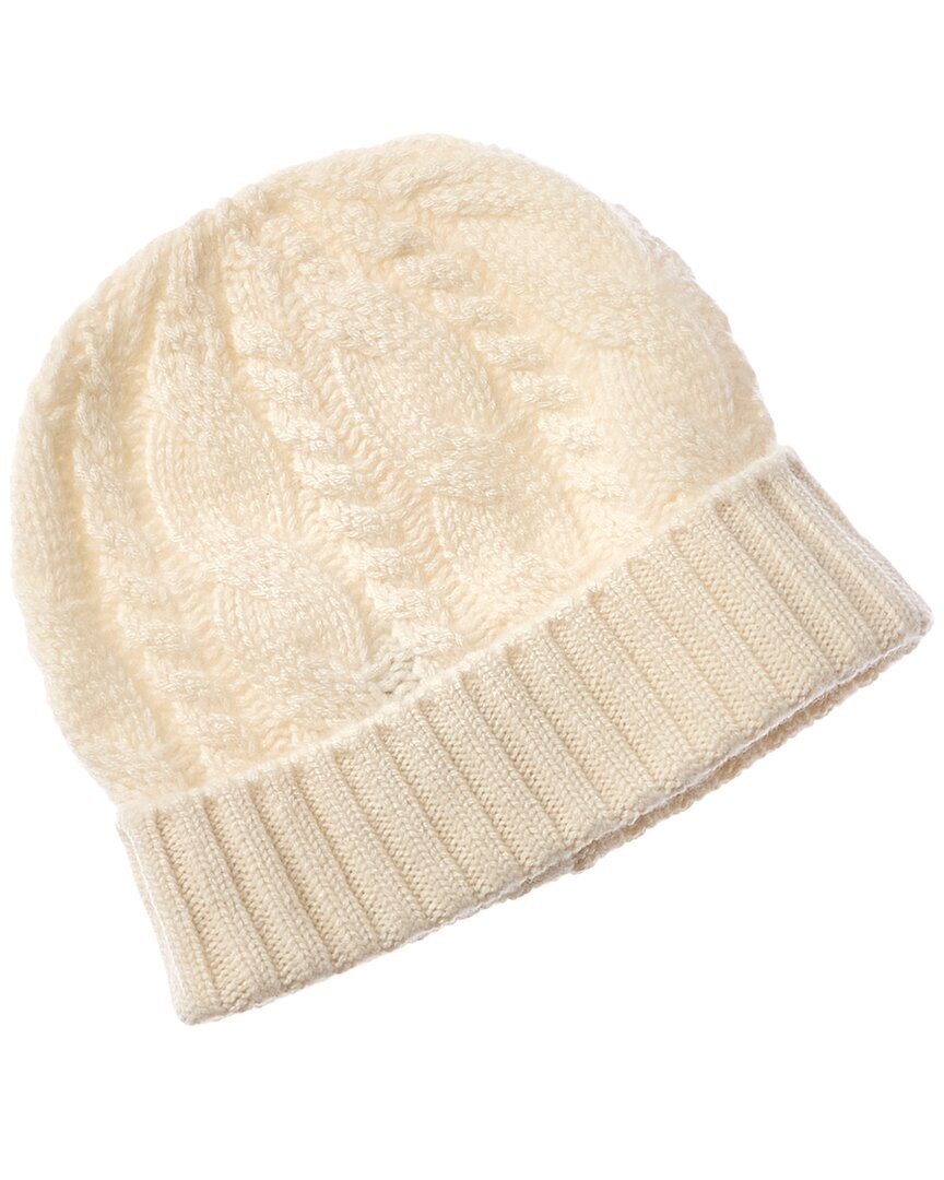 Женская кашемировая шапка Sofiacashmere с коротким рукавом-кабелем белого цвета.