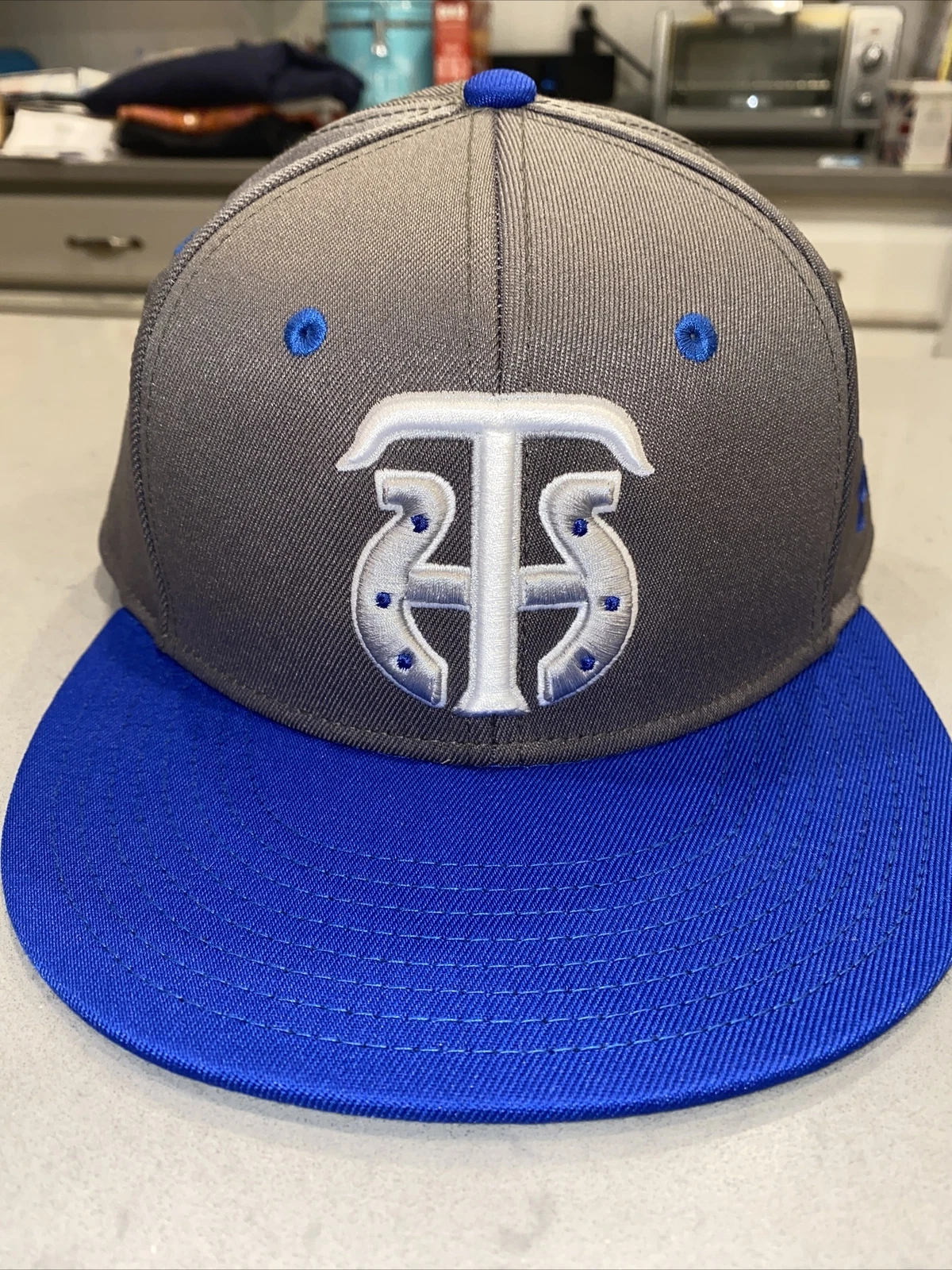 Under Armour Trabuco Hills Mustangs Fitted Cap Adult 7 1/8 Gray Blue Hat