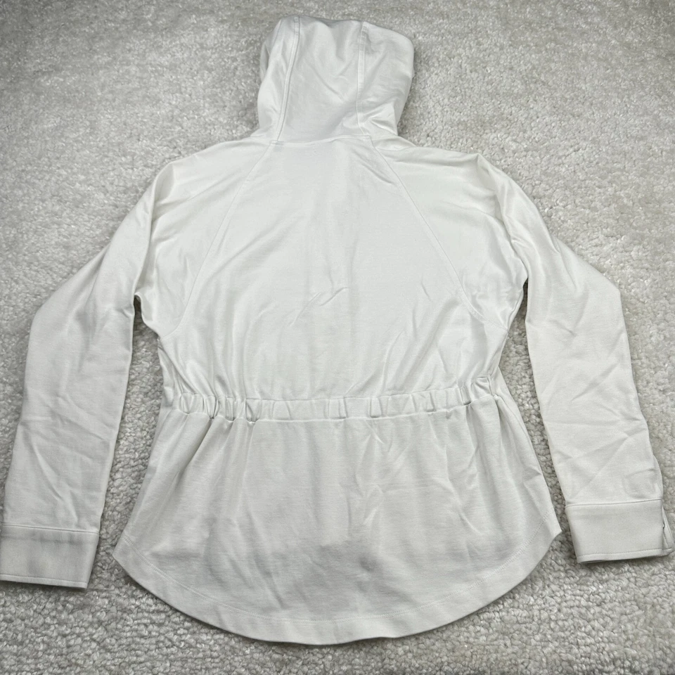 Sudadera con capucha blanca pequeña Cabi Soho para mujer Foto 2 de 4