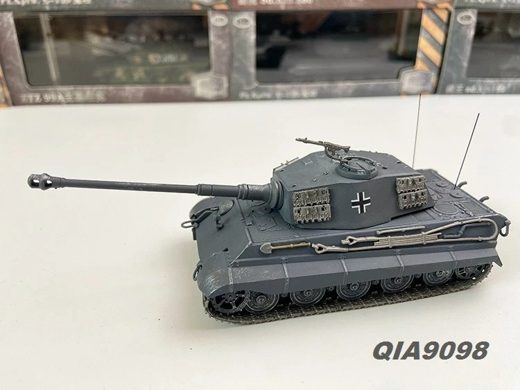 New 1:72 Scale WWII German Tiger II tank - Berlin 1945 Gray Metal Plastic Model - Image 2 of 4