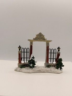 Cobblestone Corners Windham Heights 2004 Entrance Gate Christmas Village B45