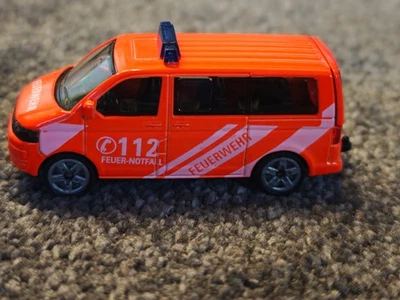 Siku VW T5 Facelift Feuerwehr neonorange - Bild 1 von 4