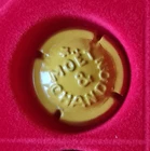 MOET & CHADON n°147 yellow quarter stamped champagne capsule