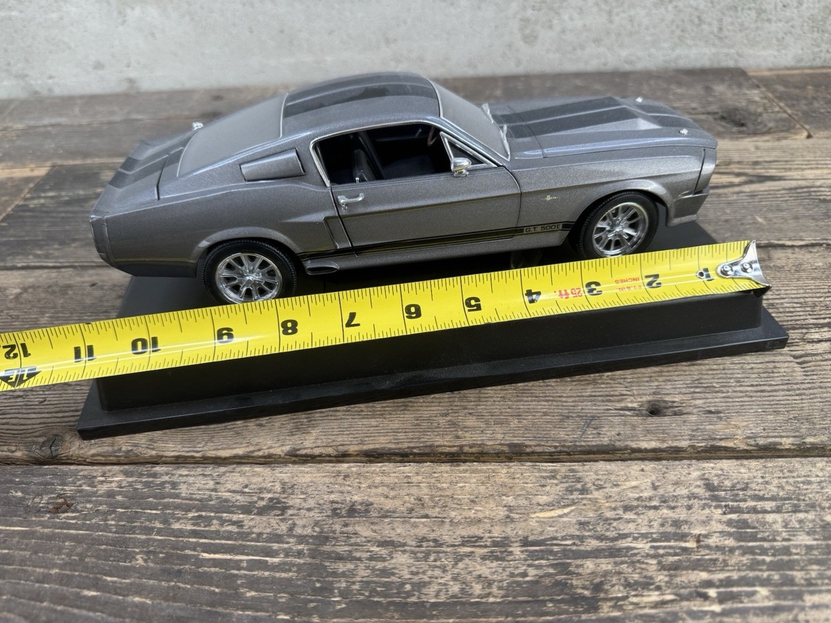 ford mustang shelby gt 500 eleanor 1967 Diecast Car With Stand 1