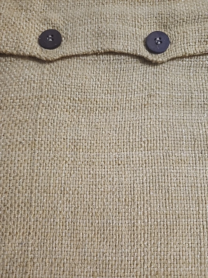 Funda de Almohada West Elm, 100% Seda y Algodón, 20x20, Amarillo, Botones Madera Foto 3 de 4