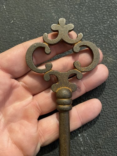 Victorian Key Cathedral Door Iron Skeleton Patina Collector Paperweight METAL - Picture 4 of 23