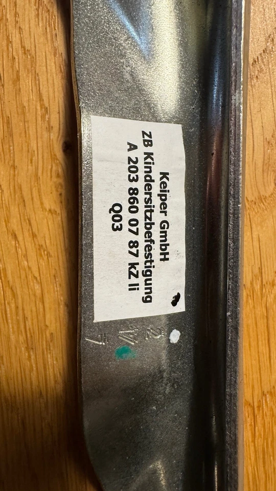 02-07 梅赛德斯 W203 C320 C55 Amg 左后座儿童约束支架 Oem — 第 2/3 张图片