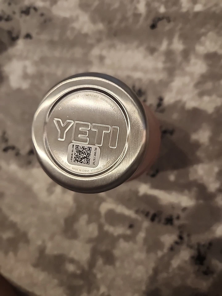 Caneca de viagem Yeti Rambler 20 oz isolada aço inoxidável com tampa forte arenito rosa - Imagem 4 de 4