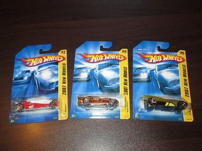 3CT Hot Wheels 2007 NEW MODELS Ferracin #21, Solar Reflex #25, Buzz Bomb #26