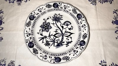 Kahla Zwiebelmuster großer Flachteller, Made in GDR. Dm. 28 cm, Tiefe 3 cm. Dish