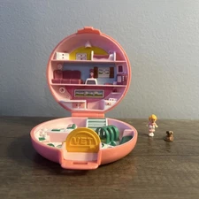 1989 Polly Pocket Animal Hospital Vet Playset w/ Vet & Dog Figures Bluebird VTG