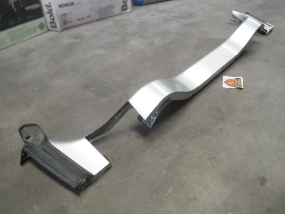 06-09 Pontiac Solstice Wheelhouse Tulip Panel / Convertible Top Trim NO FLAPS Foto 2 de 4