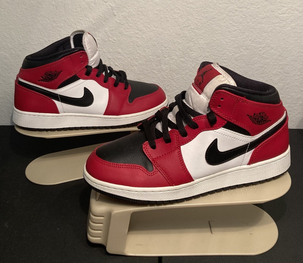 Jordan 1 Mid Chicago Black Toe GS Size 7Y Men's / Women's Size 8.5