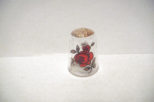 THIMBLE VINTAGE CLEAR GLASS PRETTY RED ROSE & GOLD TOP - Picture 1 of 5