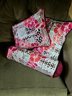 Three Throw Pillows   NEW   Living Room   Floral Design  nk