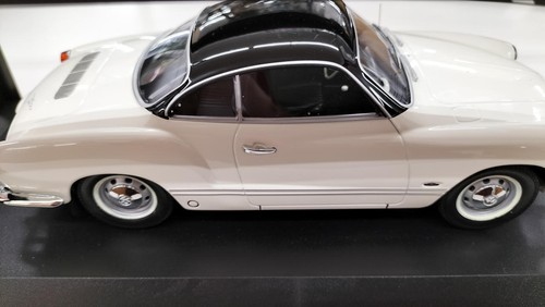 Minichamps Vm Karmann Ghia 1970 1/18 Scale Car - Picture 7 of 9