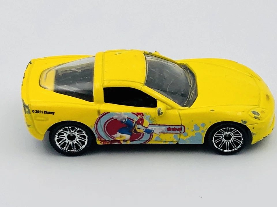 Matchbox 2003 Chevrolet Corvette MB630 Disney Mickey Mouse and Donald Duck 1:60 - Image 3 of 4