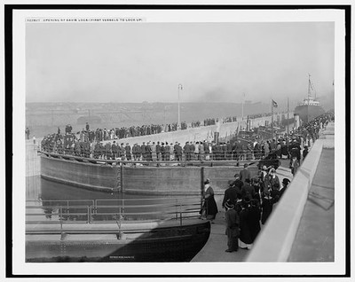Photo:Opening of Davis lock, first vessels to lock up