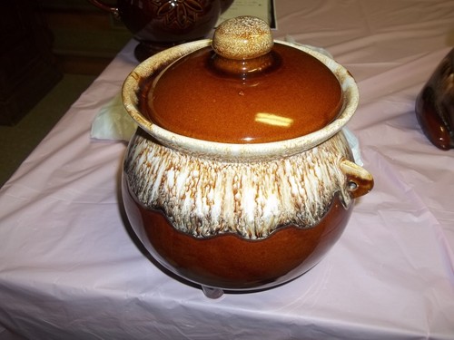 Bean/soup footed pot with lid stoneware USA