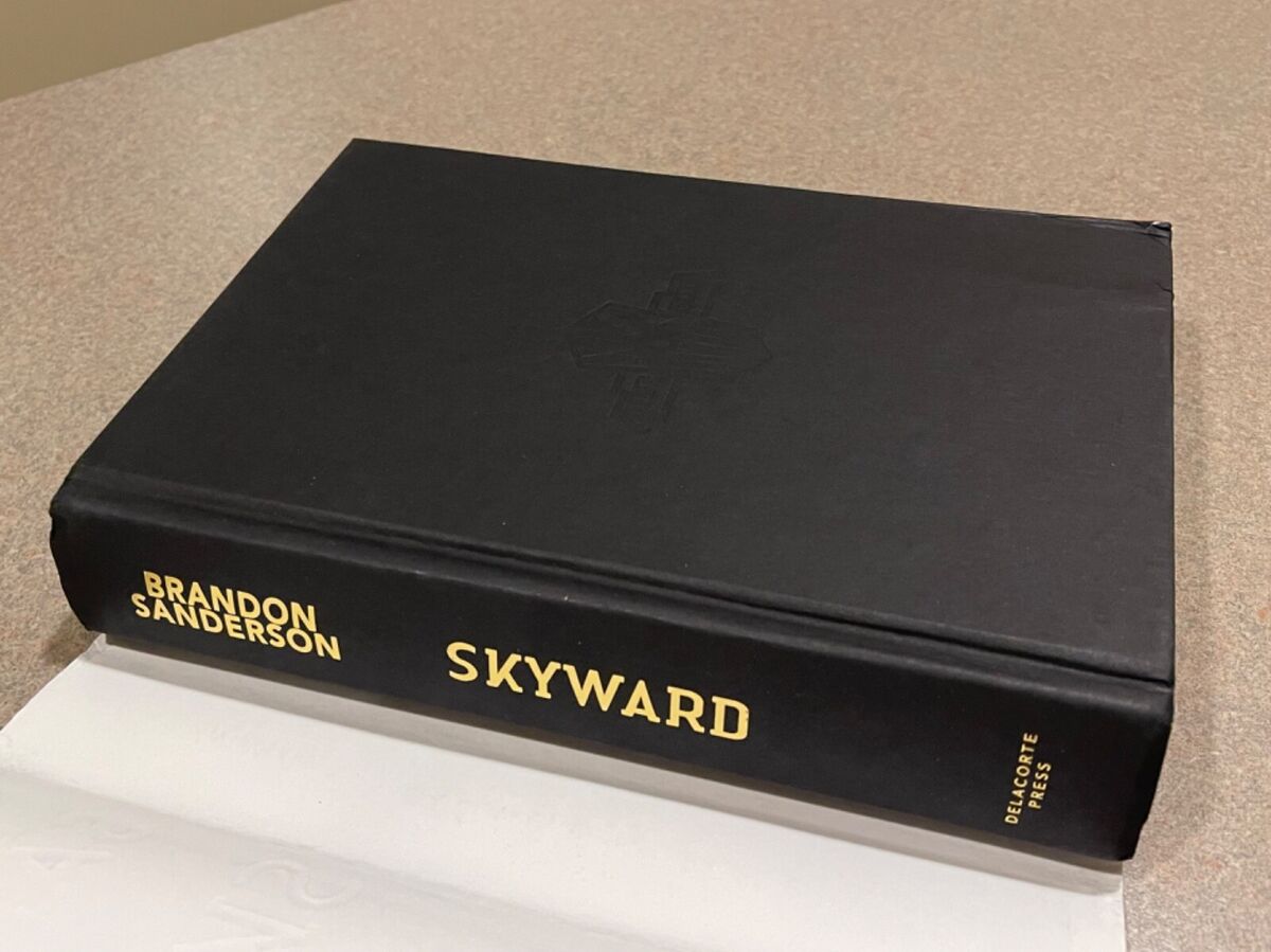 Skyward (The Skyward Series): 9780399555770: Sanderson