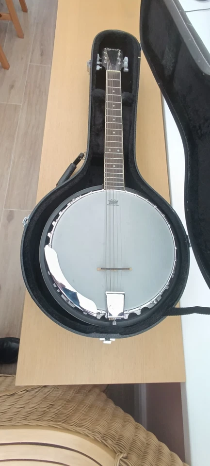OZARK 6 String banjo Guitar with Hard Case In Very Good Condition . - Image 4 of 4