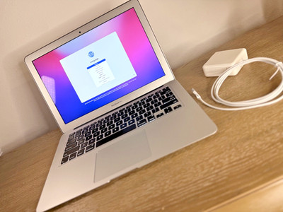 Apple MacBook Air 13'' 2017 | Intel i5 | 8GB RAM | 256GB SSD | macOS Monterey
