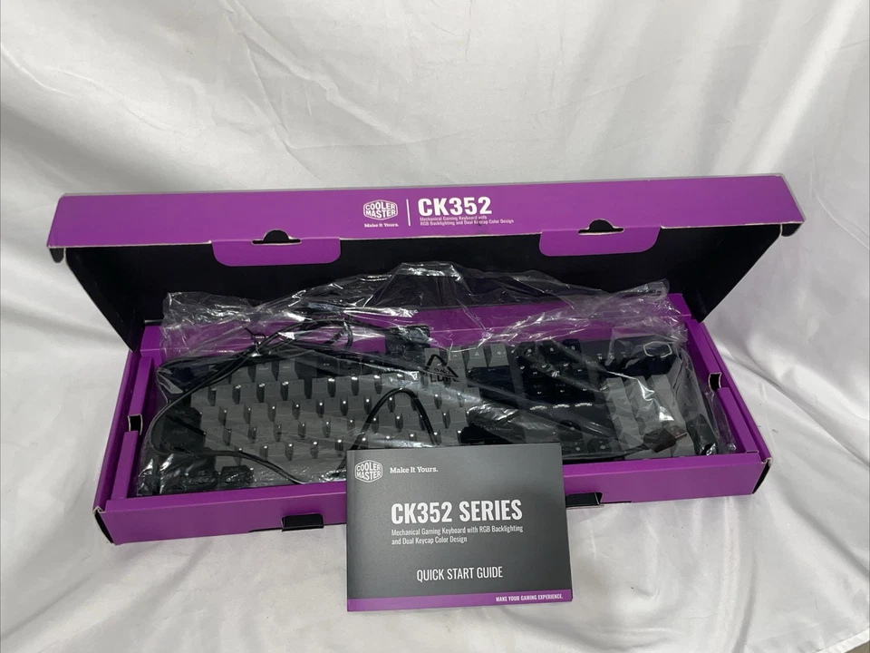 Teclado mecánico Cooler Master CK352 GAMING interruptor hebreo inglés RGB Foto 2 de 4