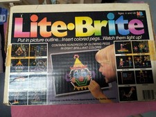 Lite-Brite Vintage 1986 Milton Bradley Made in USA, boîte montre l'usure.
