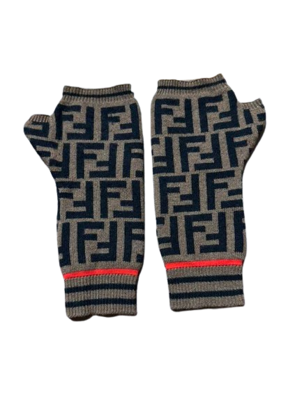 okumami 　FENDI ハーフ毛布　手袋柄レア okumami FENDI ハーフ毛布 手袋柄レア okumami 様専用 FENDI ハーフ
