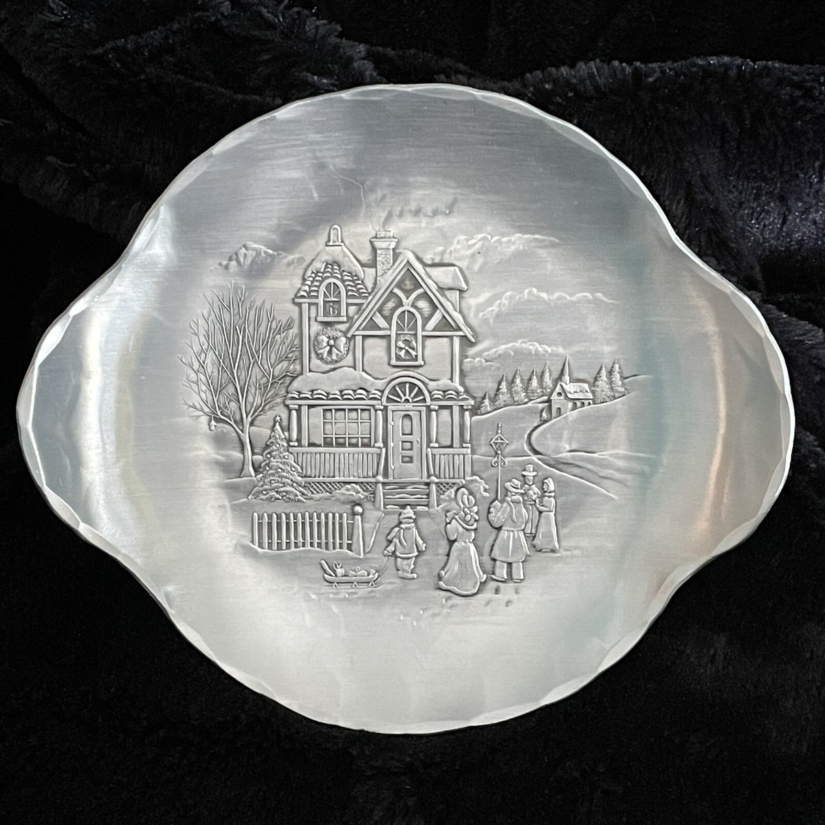 Wendell August Forge inch Bowl Victorian Christmas Caroling Pattern Dish  1990