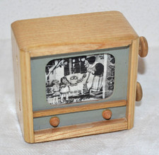 Seltener DDR Puppenstuben-Fernseher mit drehbaren Märchenbildern 1960er J.