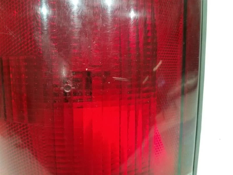 1995-04 Ford E250 Drivers Left Tail Light *SCRATCHES* - Image 3 of 4