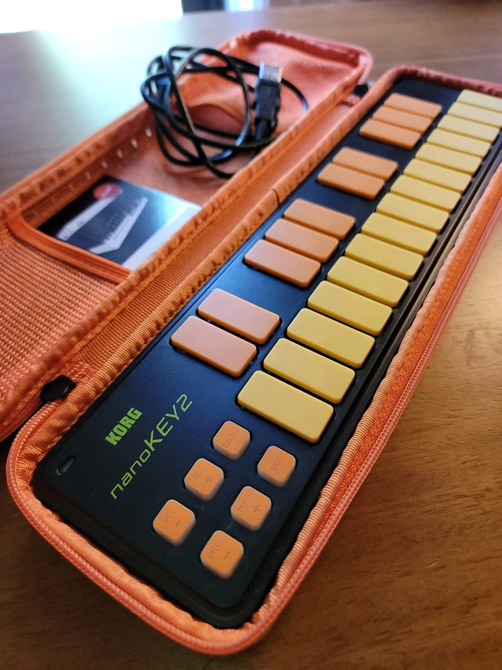 Teclado Korg nanoKEY2 USB MIDI 25 teclas edición limitada negro naranja (con estuche) Foto 3 de 4