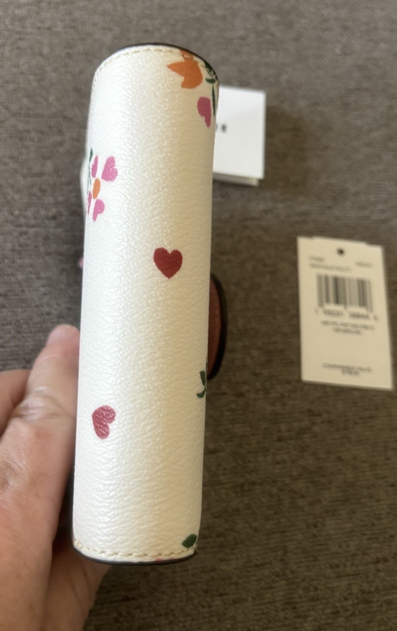 💗🌷COACH Medium Corner Zip Wallet w/Heart Petal Floral Print Chalk (C7652) NWT!