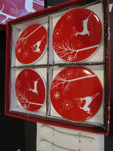 LIVING QUARTERS 4 EA Tazas, Cucharas y Posavasos Rojo/Blanco RENO Juego de Cacao - Imagen 3 de 5