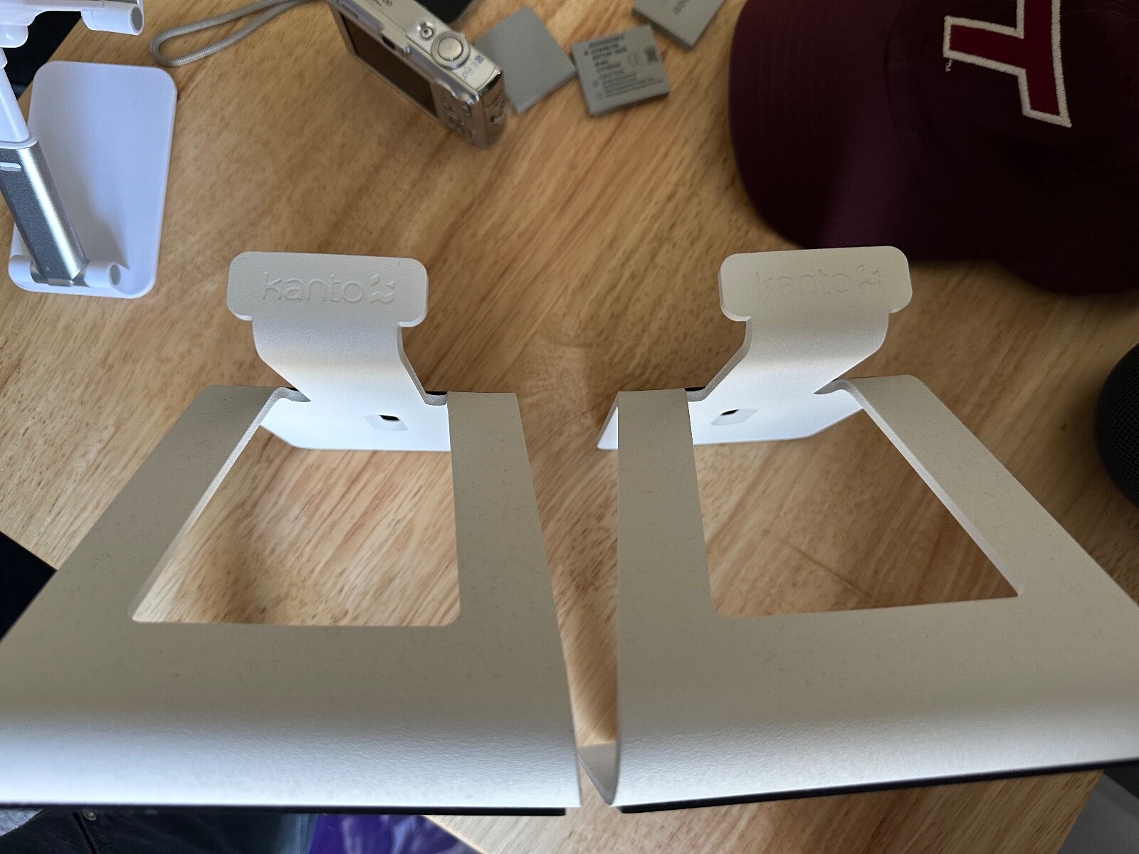 Kanto SE4Kanto SE4 Elevated Desktop Speaker Stands.&nbsp;5.6&rdquo; Tall.&nbsp;Supports 9 lbs
