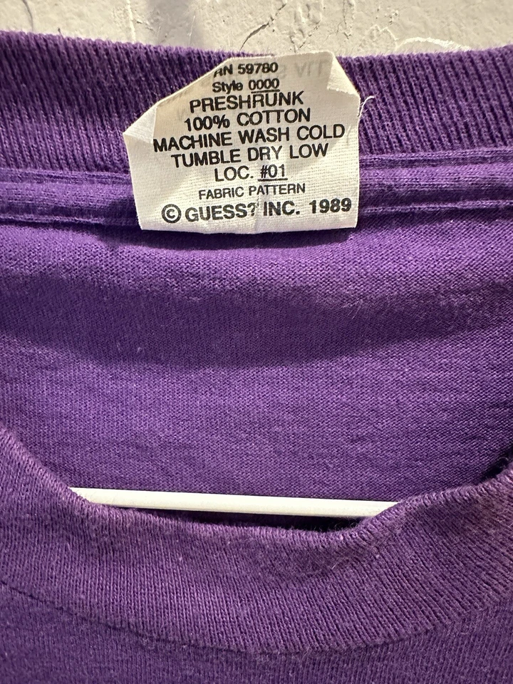 Camiseta vintage años 80 Guess puntada única púrpura OSFA 29x20 hecha en EE. UU. Foto 4 de 4
