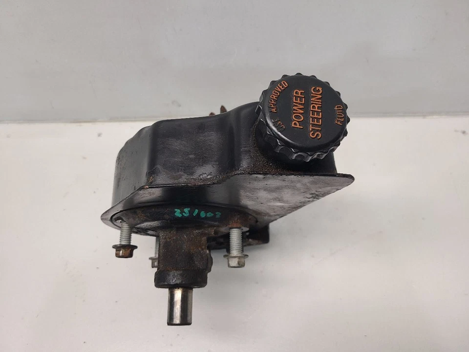 Chevrolet Tahoe 1997-99 (5,7 L) bomba de dirección asistida con frenos de vacío Foto 2 de 4