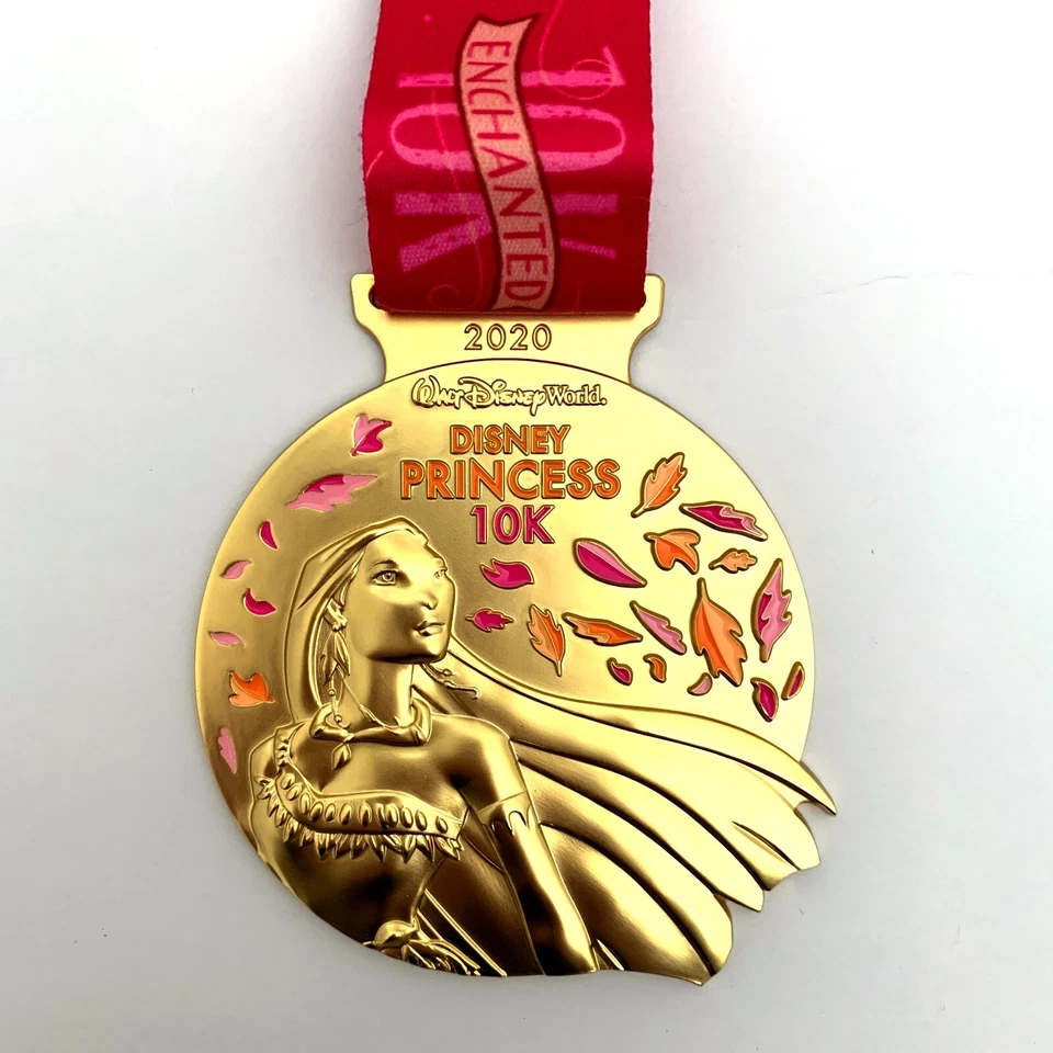 Medallas RunDisney Princess Moana Pocahontas Cinderella Fairy Tale Challenge 2020 Foto 3 de 4