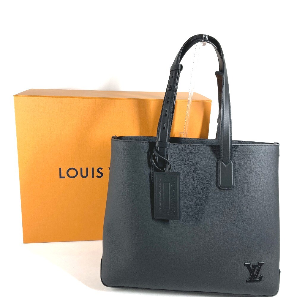 LOUIS VUITTON M22481 Tone-on-tone aerogram fastline Shoulder Bag 