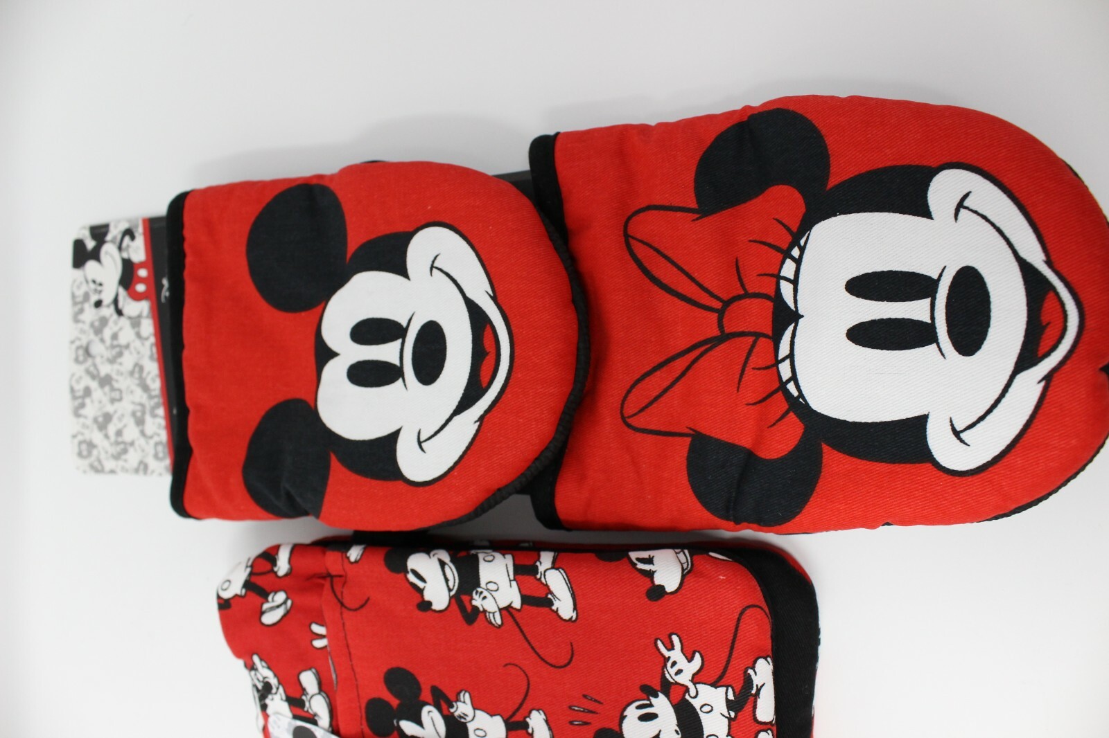 NEW DISNEY MICKEY MOUSE & MINNIE MOUSE MINI MITTS SET & 2 PACK HOT PADS