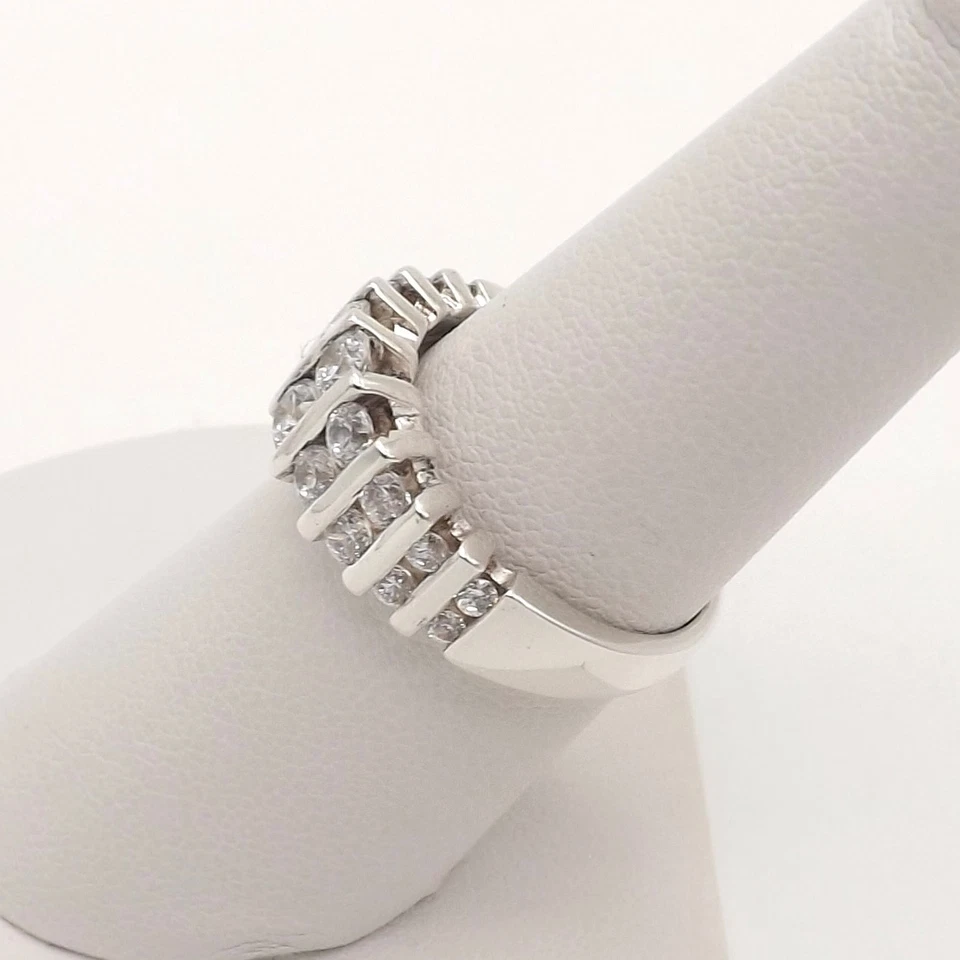 Anillo Escalera Plata Esterlina Diamonique DQ circonita Alianza Aniversario talla 7 Nuevo Foto 2 de 4