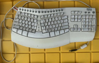 Microsoft Natural Keyboard Pro USB OUT 2 USB IN MOD# RT9403 V:5FTW Curved Tested