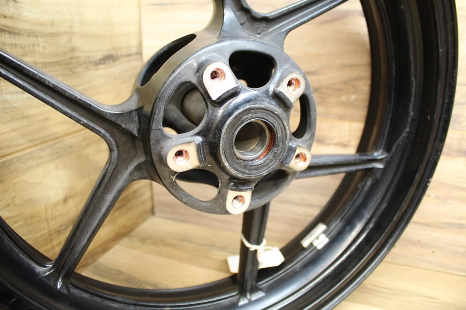 08-10 Llanta delantera negra 17x3,50 Kawasaki Ninja ZX-10R ZX10R ZX 10 R Foto 3 de 4