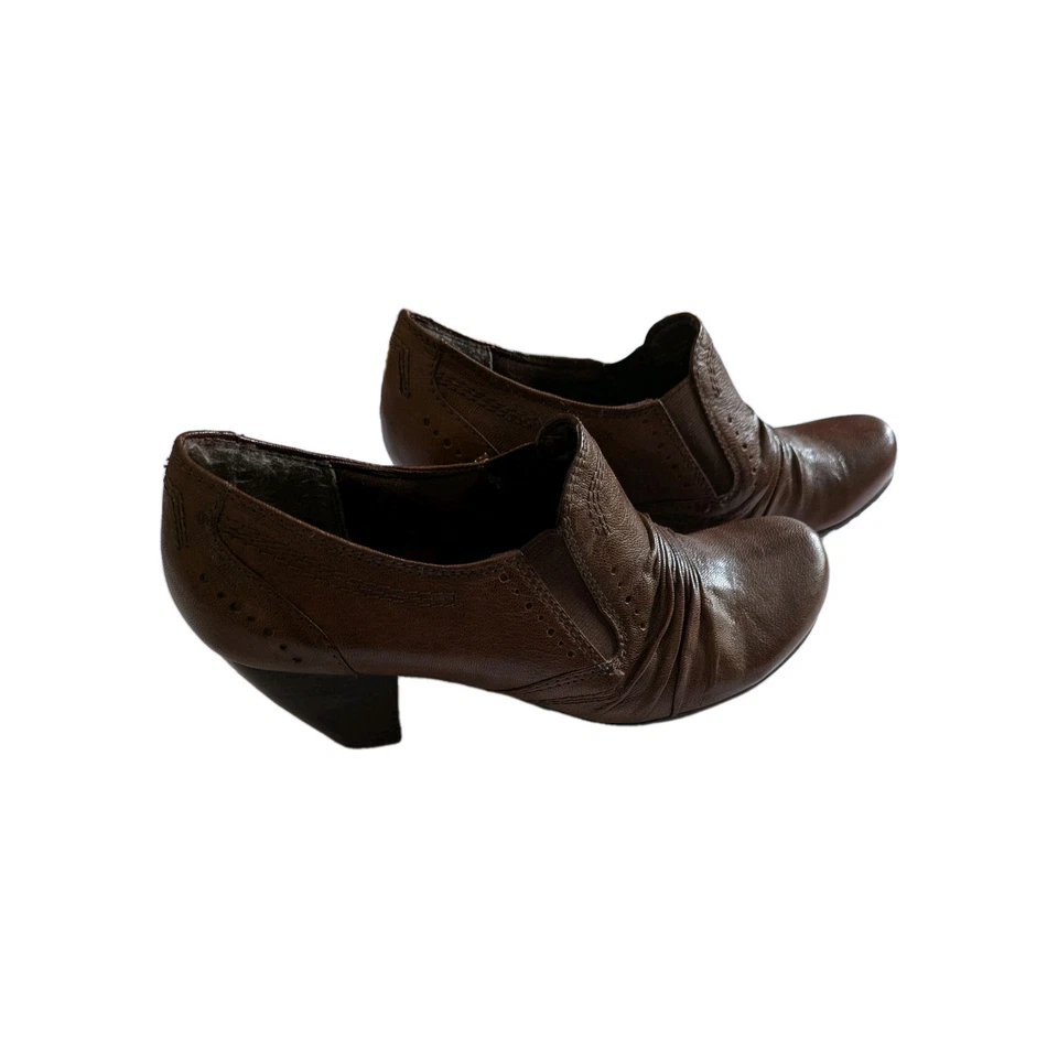 Zapatos para mujer con trampas desnudas de cuero marrón talla 8,5 Foto 2 de 4