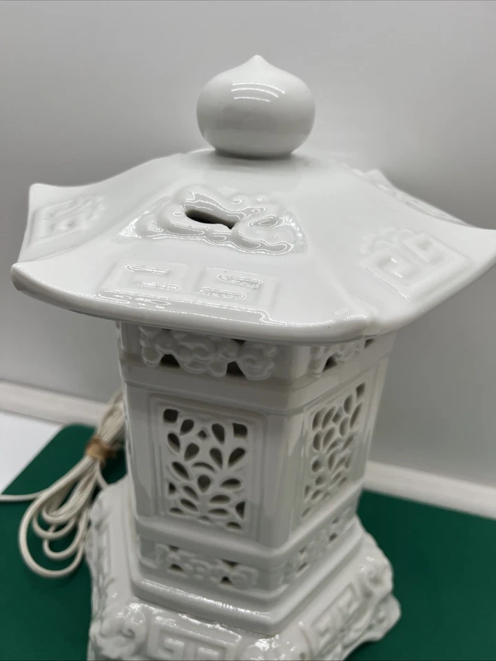 Lámpara de mesa pagoda oriental vintage de 12" octogonal Foto 3 de 4