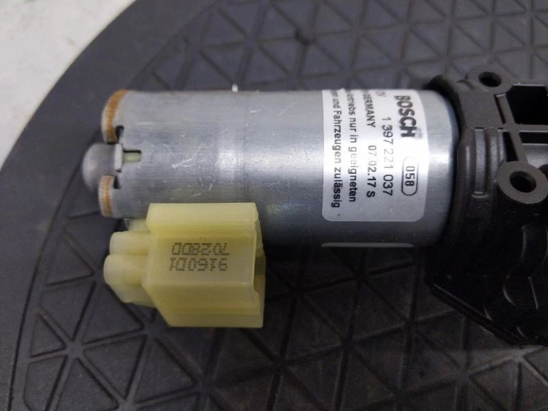 2017 Audi Q7 Trunk Lid Hinge with Power Lift Motor Passenger Side OEM - Image 2 of 4