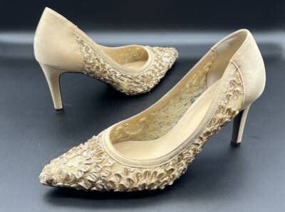 J RENEE CAMALLIA BEIGE PATENT PUMPS W/ LACE SATIN HIGH HEELS
