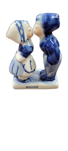 Vtg Kissing Dutch Boy And Girl Blue And White Ceramic Porcelain ...